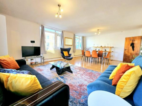Bright & Spacious Home in Building with Lift, right next to Bayswater Station - Walk to Kensington Palace, Hyde Park, Little Venice & Notting Hill